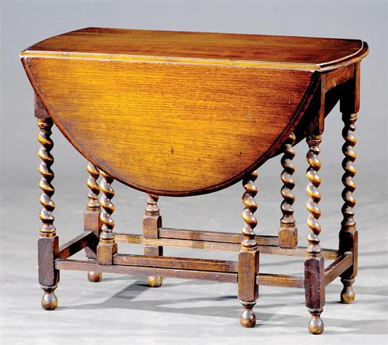 Appraisal: English oak gateleg table early th century oval top with