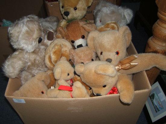 Appraisal: A large number of various Merry Thought teddy bears