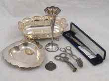 Appraisal: A mixed lot of silver and white metal tests silver