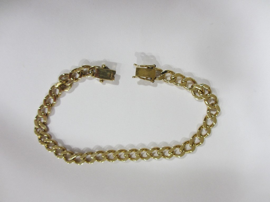 Appraisal: Nine carat gold flat curb links bracelet Approximately gms