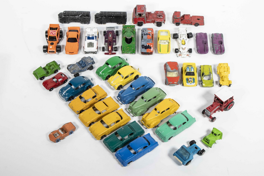 Appraisal: VINTAGE DIE-CAST TOY VEHICLES Lot of Cars and Other Vehicles