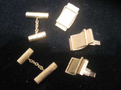 Appraisal: Group of karat yellow gold cufflinks and tie clips Five