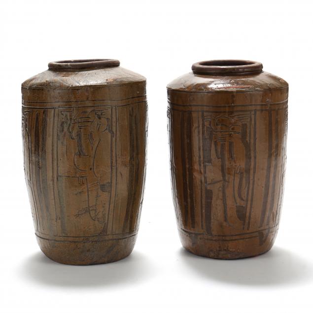 Appraisal: A PAIR OF CHINESE VASES th century a pair of