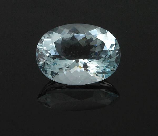 Appraisal: Aquamarine An unmounted oval-cut stone having a pleasant light sea