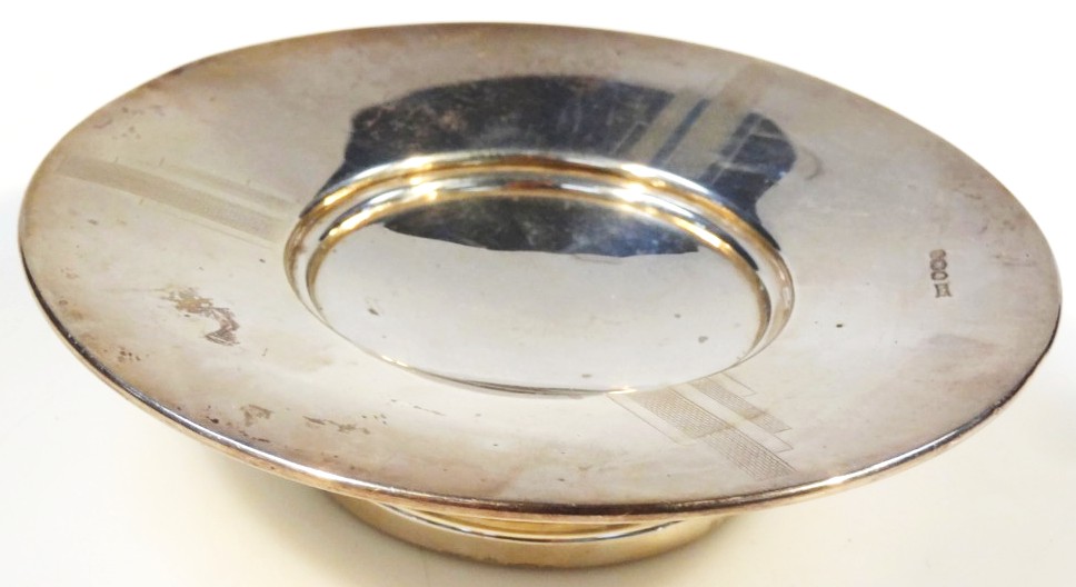 Appraisal: A George V silver dish by Walker Hall of circular