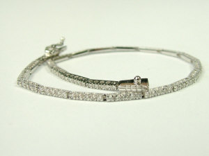 Appraisal: A fine K white gold and diamond set line bracelet