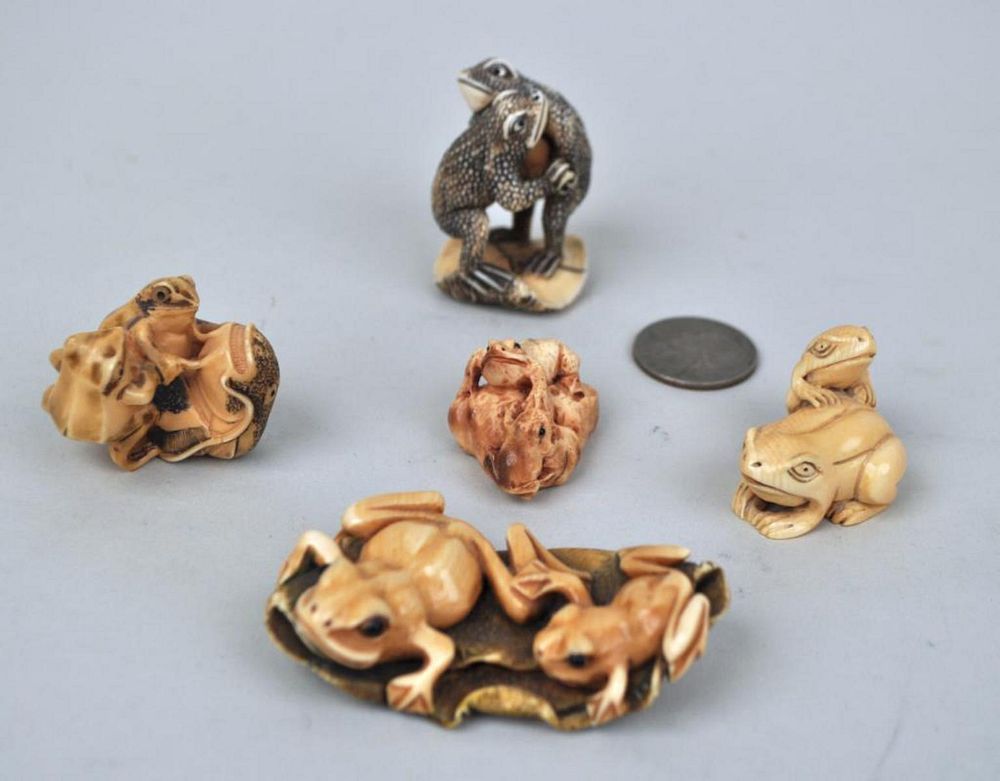 Appraisal: Five Japanese Carved Frog Netsuke including two frog wrestlers two