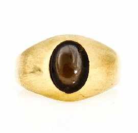 Appraisal: A ct gold oval black star sapphire signet ring sapphire