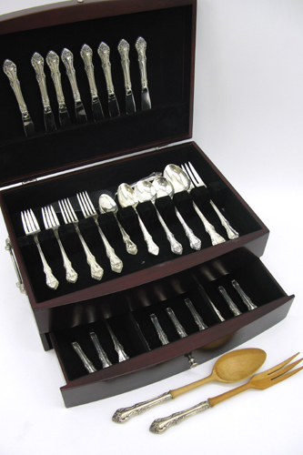 Appraisal: AN ONEIDA STERLING SILVER FLATWARE SET pieces in the Melbourne