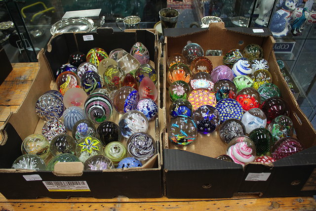 Appraisal: A LARGE COLLECTION OF UNSIGNED GLASS PAPERWEIGHTS approximately