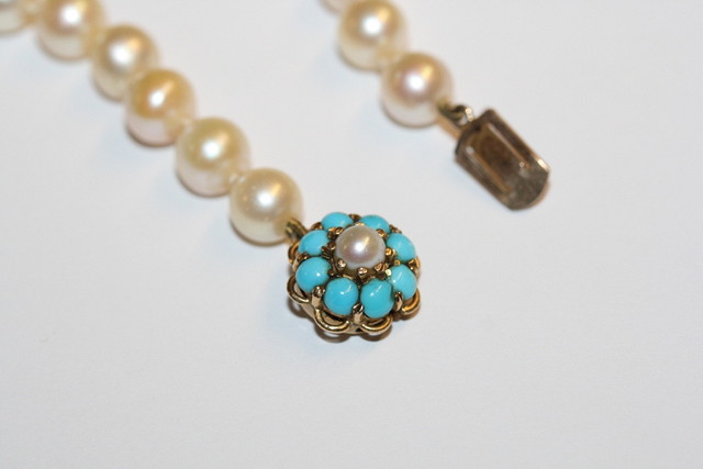 Appraisal: A CULTURED PEARL NECKLACE with ct gold pearl and turquoise