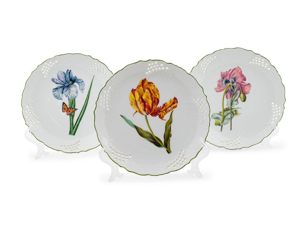 Appraisal: A Set of Twelve Anna Weatherly Hand-Painted Botanical Plates A