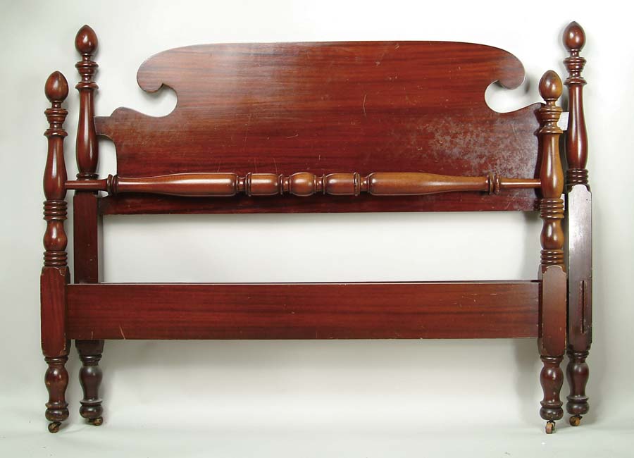 Appraisal: FIVE PIECE QUEEN ANNE STYLE MAHOGANY BEDROOM SUITE Set consists