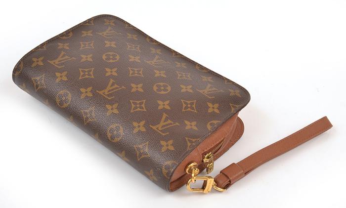 Appraisal: A POCHETTE ORSAY BY LOUIS VUITTON Styled in Monogram canvas