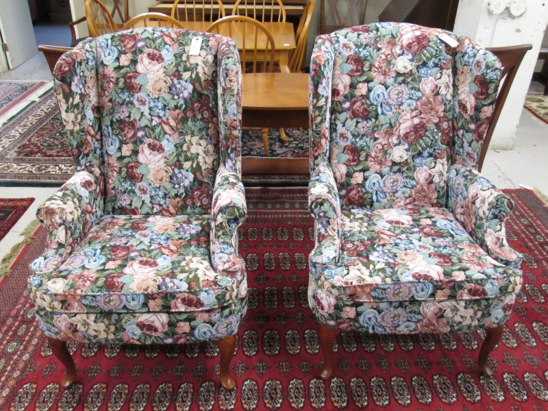 Appraisal: PAIR OF QUEEN ANNE STYLE WINGBACK ARMCHAIRS Les Brown Chair