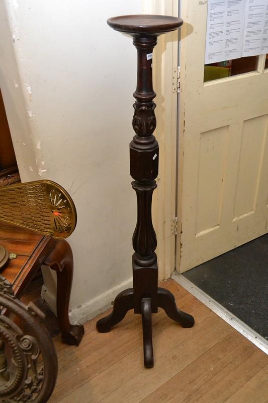 Appraisal: A LATE VICTORIAN DISPLAY PEDESTAL A LATE VICTORIAN DISPLAY PEDESTAL