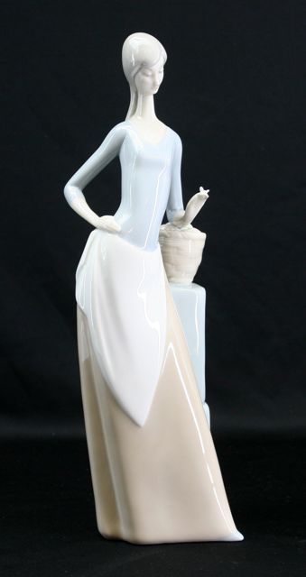 Appraisal: A Lladro Nao figure of a woman with a basket