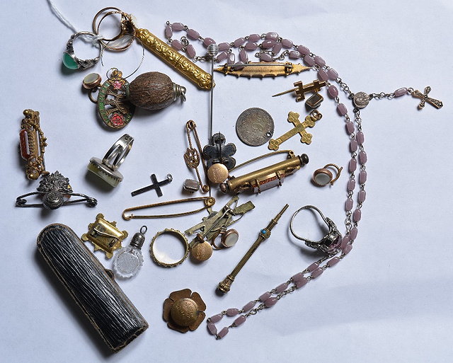 Appraisal: A collection of miscellaneous jewellery etcincluding a Victorian propelling pencil