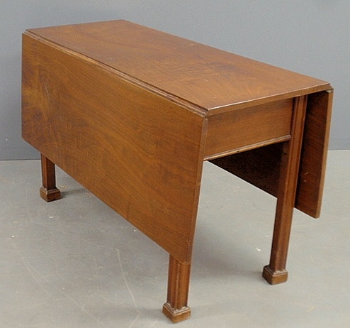 Appraisal: - Pennsylvania Chippendale walnut drop-leaf table c with molded legs