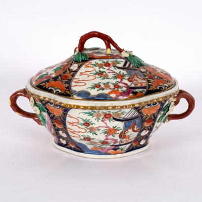 Appraisal: A Worcester tureen and cover circa painted a pavilion pattern