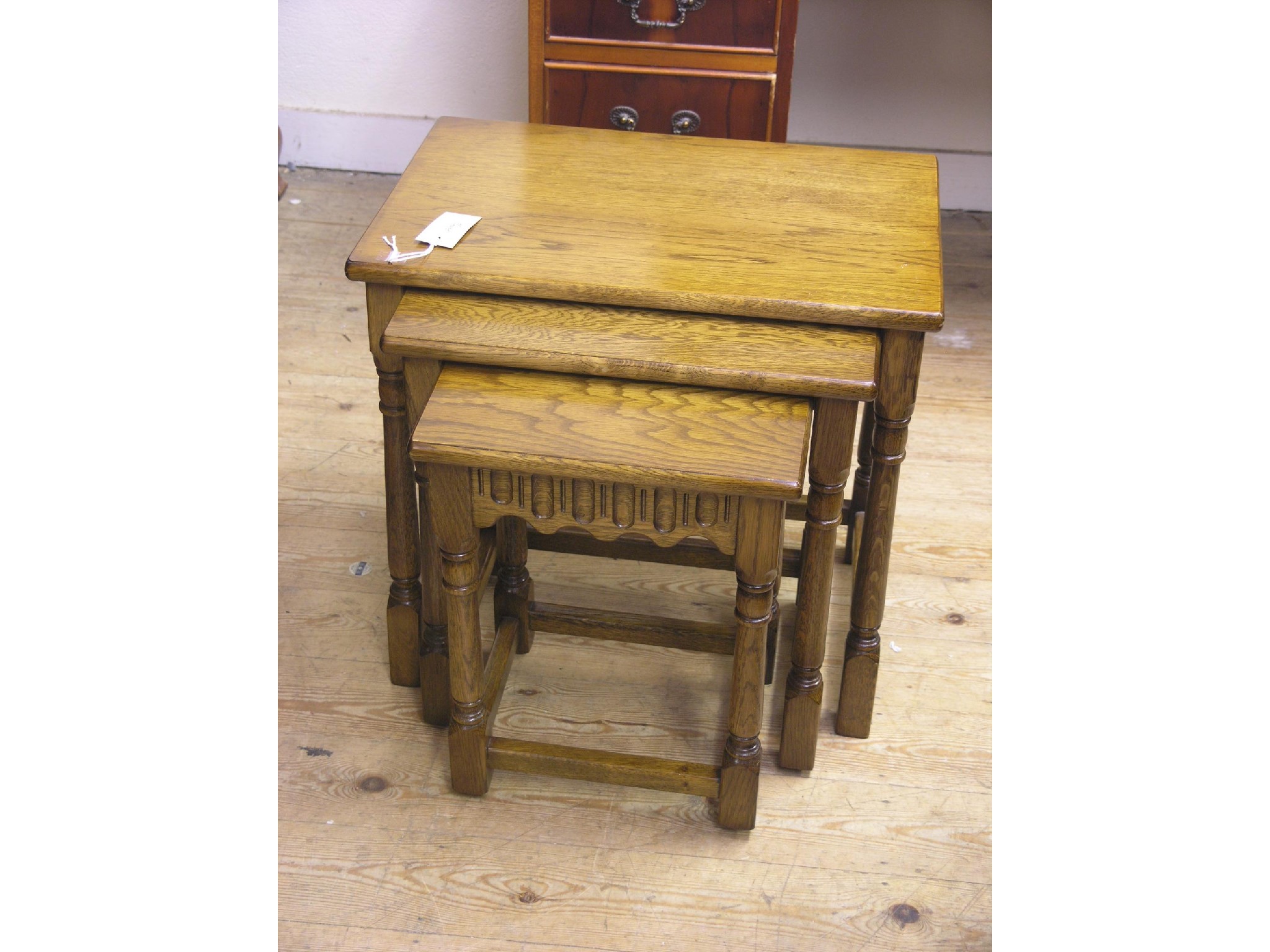 Appraisal: A medium oak nest of three tables on baluster-turned legs