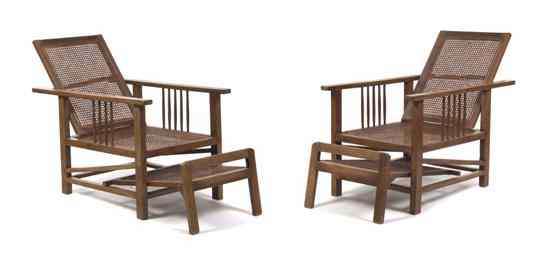 Appraisal: A Pair of American Oak Morris Chairs each having a