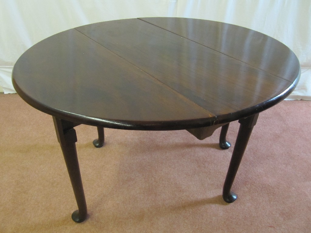 Appraisal: A Georgian mahogany drop leaf dining table raised on cabriole