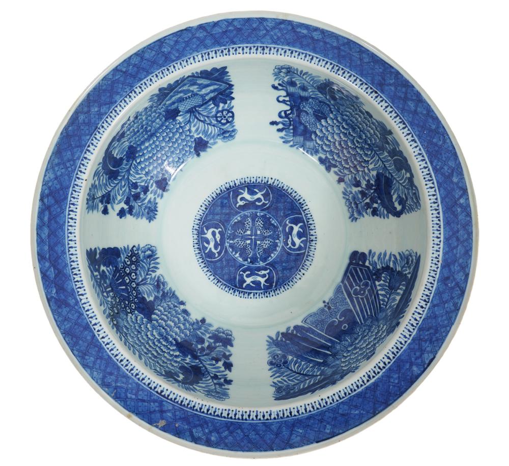 Appraisal: LARGE CHINESE EXPORT 'BLUE FITZHUGH' WASH BASINLarge Chinese Export blue