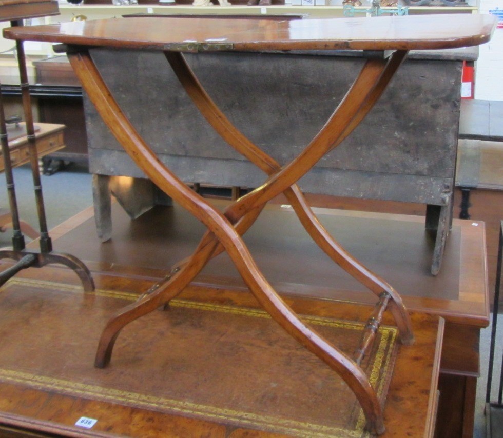 Appraisal: A late th century mahogany folding coaching table on 'X'