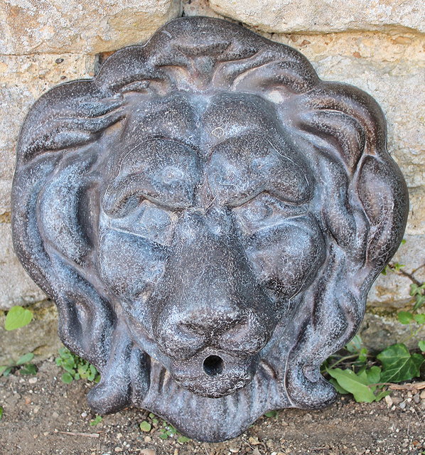 Appraisal: A CAST LEAD LION MASK WALL MOUNTED FOUNTAIN HEAD cm