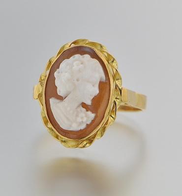 Appraisal: An k Gold and Cameo Ring k yellow gold ring