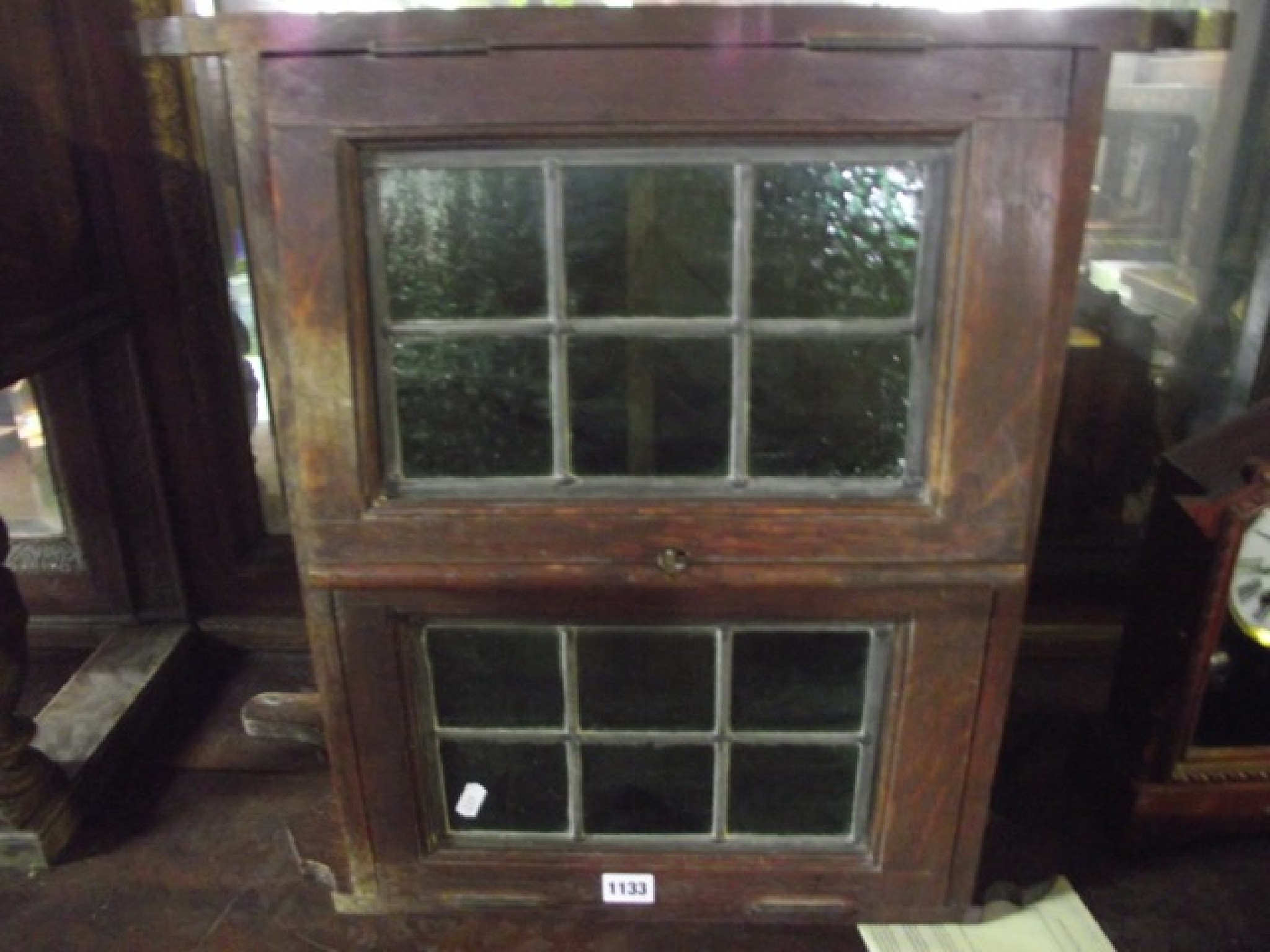 Appraisal: A small Edwardian oak hanging wall cabinet enclosed by a