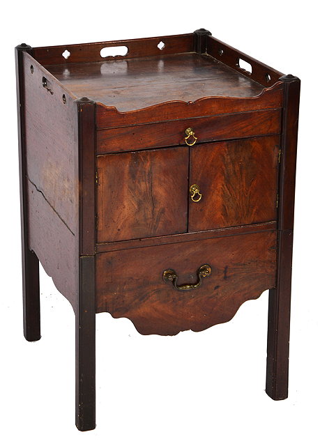 Appraisal: A GEORGE III MAHOGANY WASHSTAND with pierced galleried top over