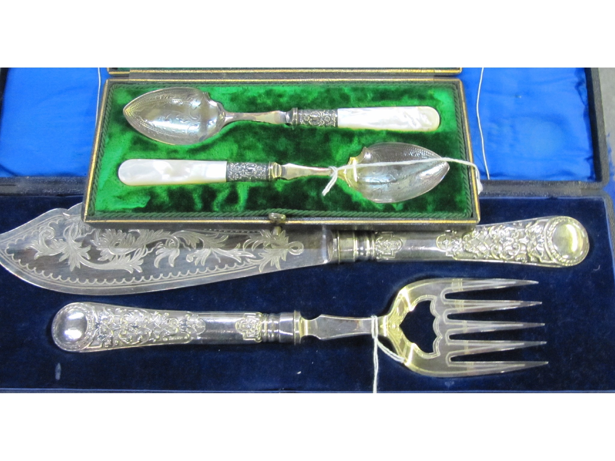 Appraisal: A lot comprising a cased set of fish servers and