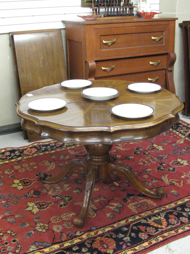 Appraisal: VICTORIAN STYLE ROUND PEDESTAL DINING TABLE WITH TWO LEAVES White