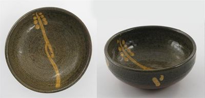 Appraisal: Winchcombe Pottery an early slip decorated earthenware bowl decorated to