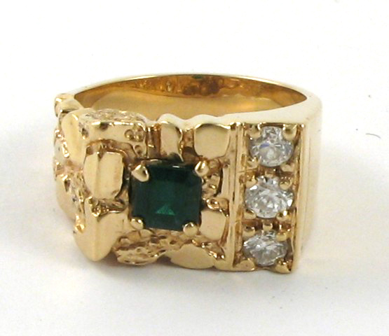 Appraisal: MAN'S EMERALD DIAMOND AND YELLOW GOLD RING The heavy k