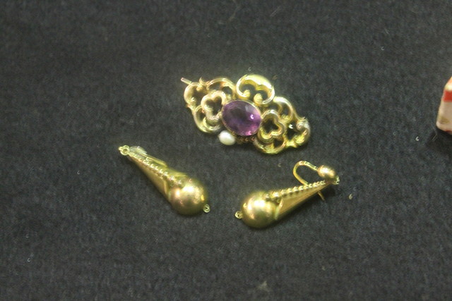 Appraisal: A VICTORIAN BAR BROOCH with pearl and amethyst setting together