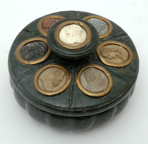 Appraisal: A TH CENTURY ITALIAN MOSCHINATA MARBLE INTAGLIO-INSET INKWELL The circular