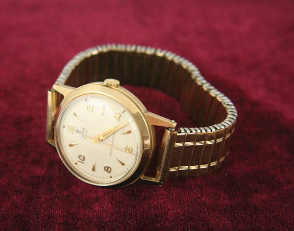 Appraisal: A Rolex Tudor Royal Gent's Wristwatch with sweep second hand