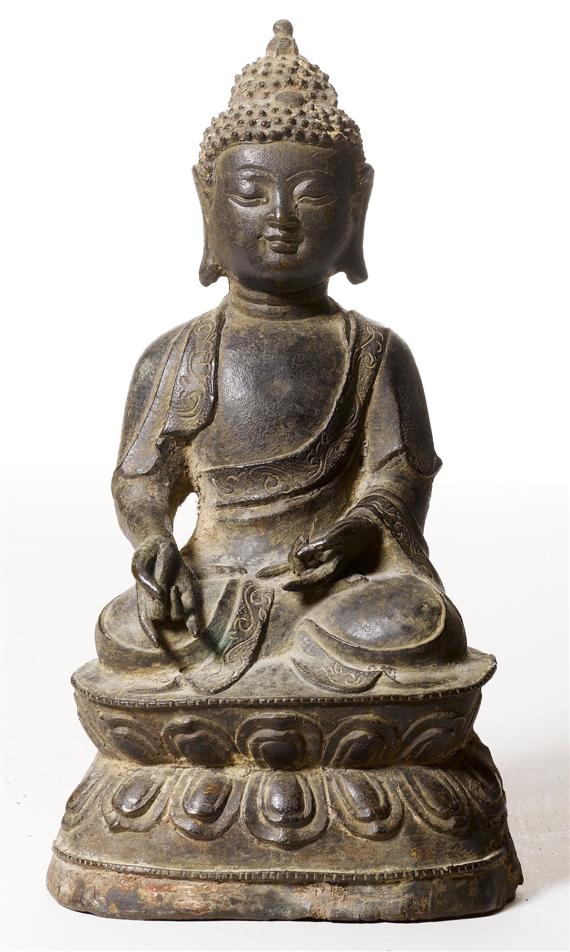 Appraisal: A BRONZE FIGURE OF A SITTING BUDDHA China Ming dynasty