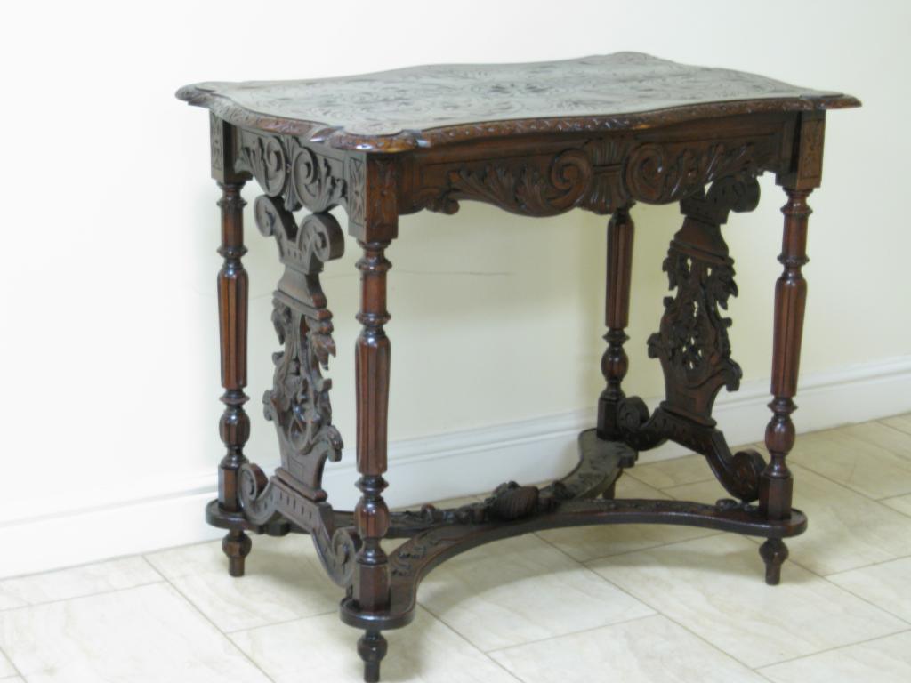 Appraisal: A th Century walnut Centre Table with shaped top on