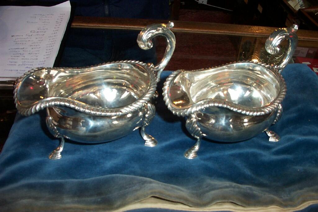 Appraisal: A pair of Georgian silver sauce boats with gadroon borders