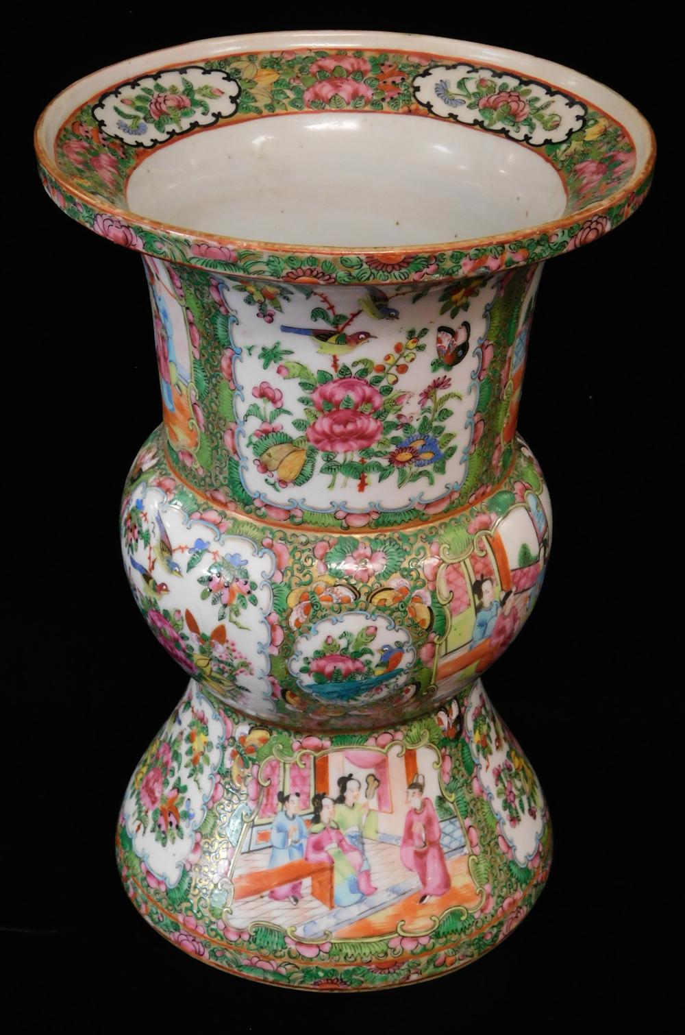 Appraisal: ASIAN Chinese Export porcelain vase th C Rose Medallion pattern