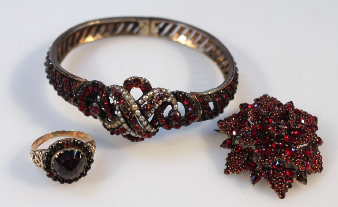 Appraisal: Three various costume jewellery items to include ring on pierced