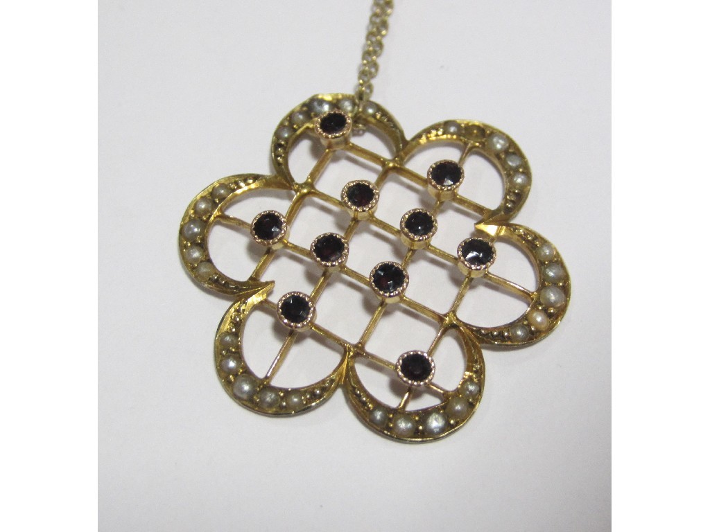 Appraisal: Edwardian ct gold garnet and seed pearl set pendant on