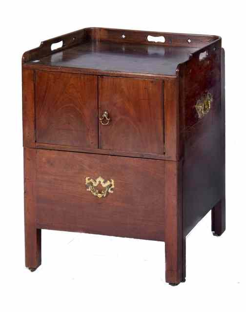 Appraisal: A GEORGE III MAHOGANY COMMODE having a tray top cupboard