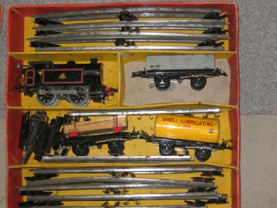 Appraisal: Hornby Clockwork Train Set with - - type tank three