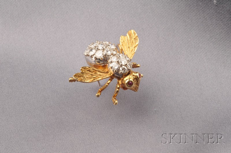 Appraisal: kt Gold and Diamond Bee Brooch with full-cut diamond body