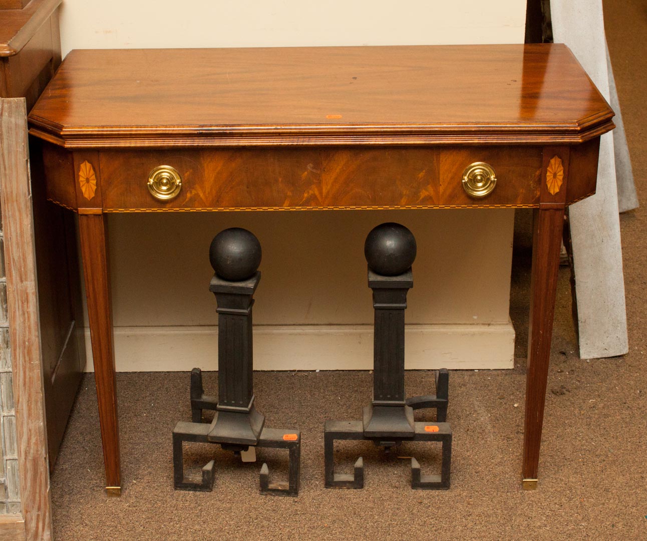 Appraisal: a Mahogany drop leaf extension table